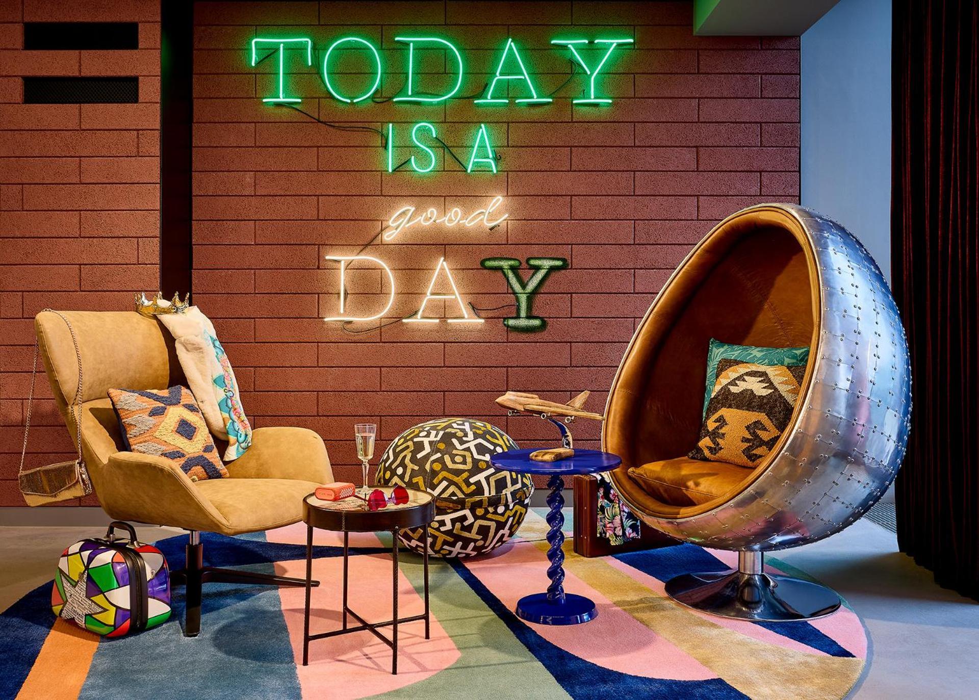 Hotel Moxy Luxembourg Airport à Niederanven Extérieur photo