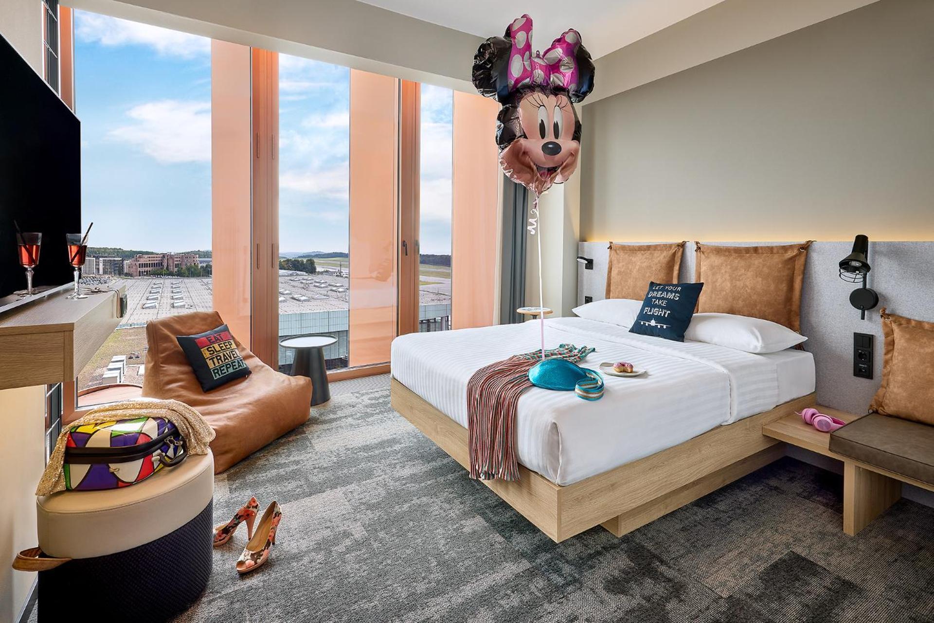 Hotel Moxy Luxembourg Airport à Niederanven Extérieur photo