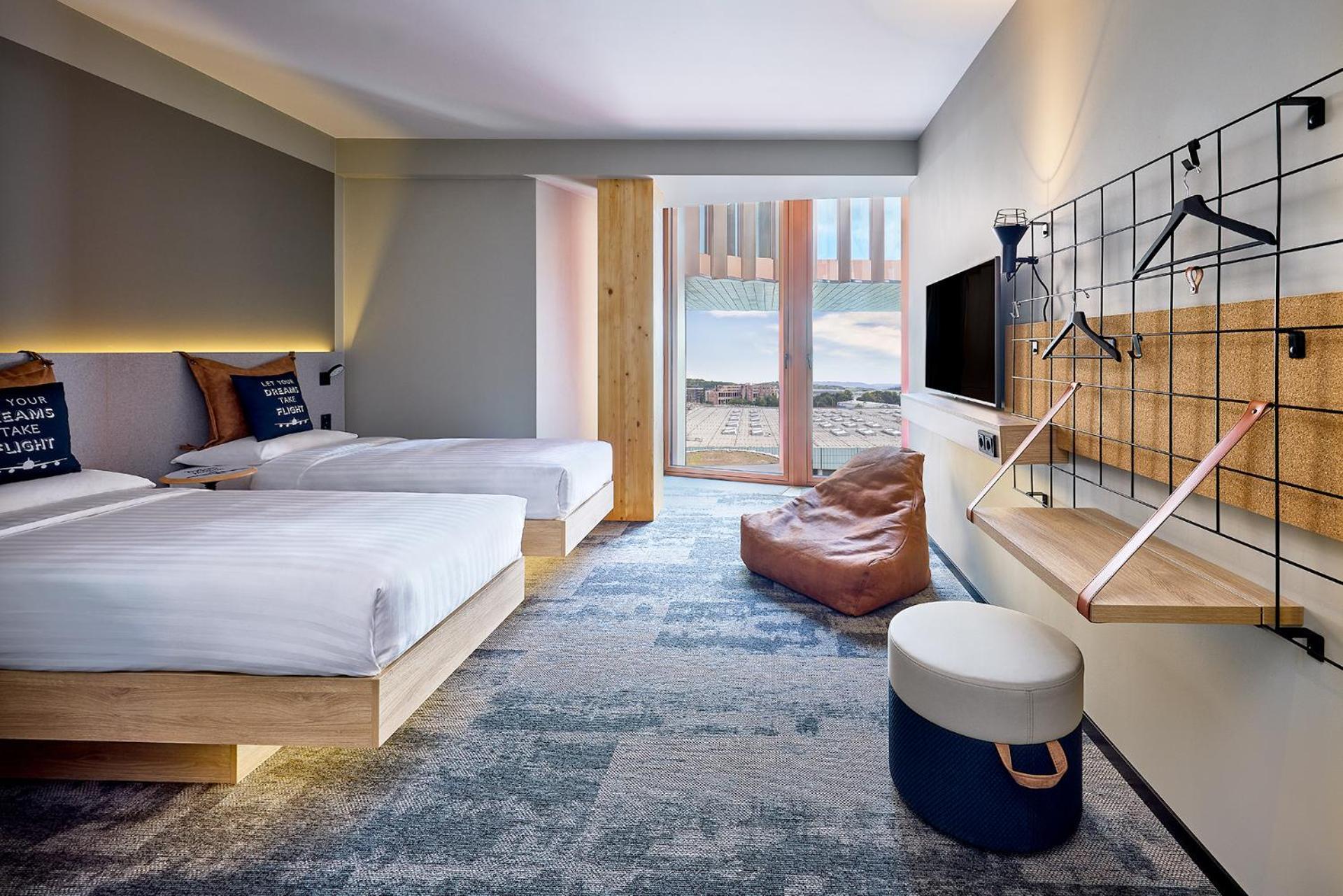 Hotel Moxy Luxembourg Airport à Niederanven Extérieur photo