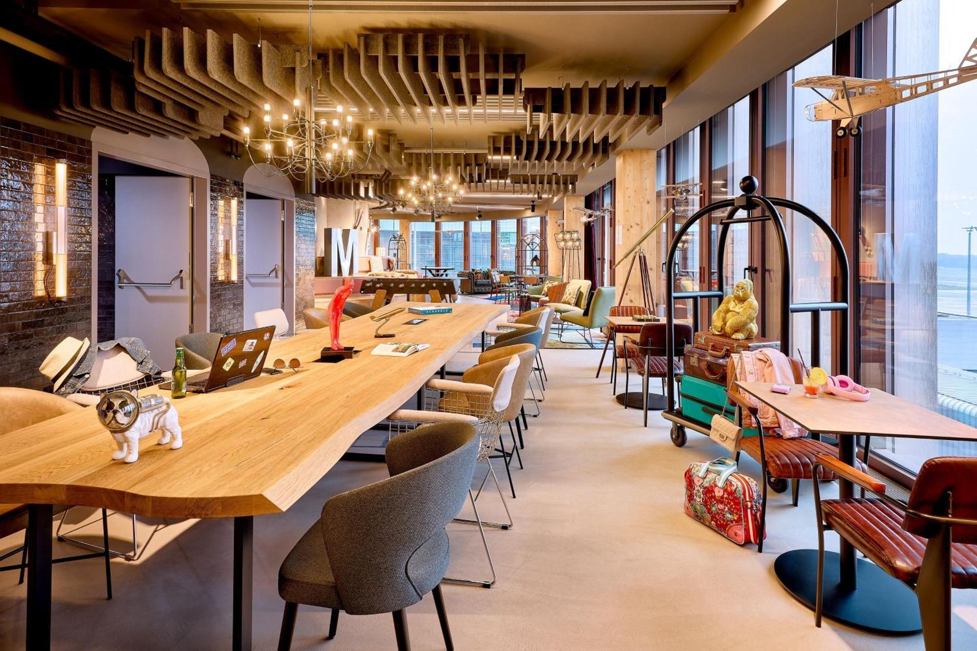 Hotel Moxy Luxembourg Airport à Niederanven Extérieur photo