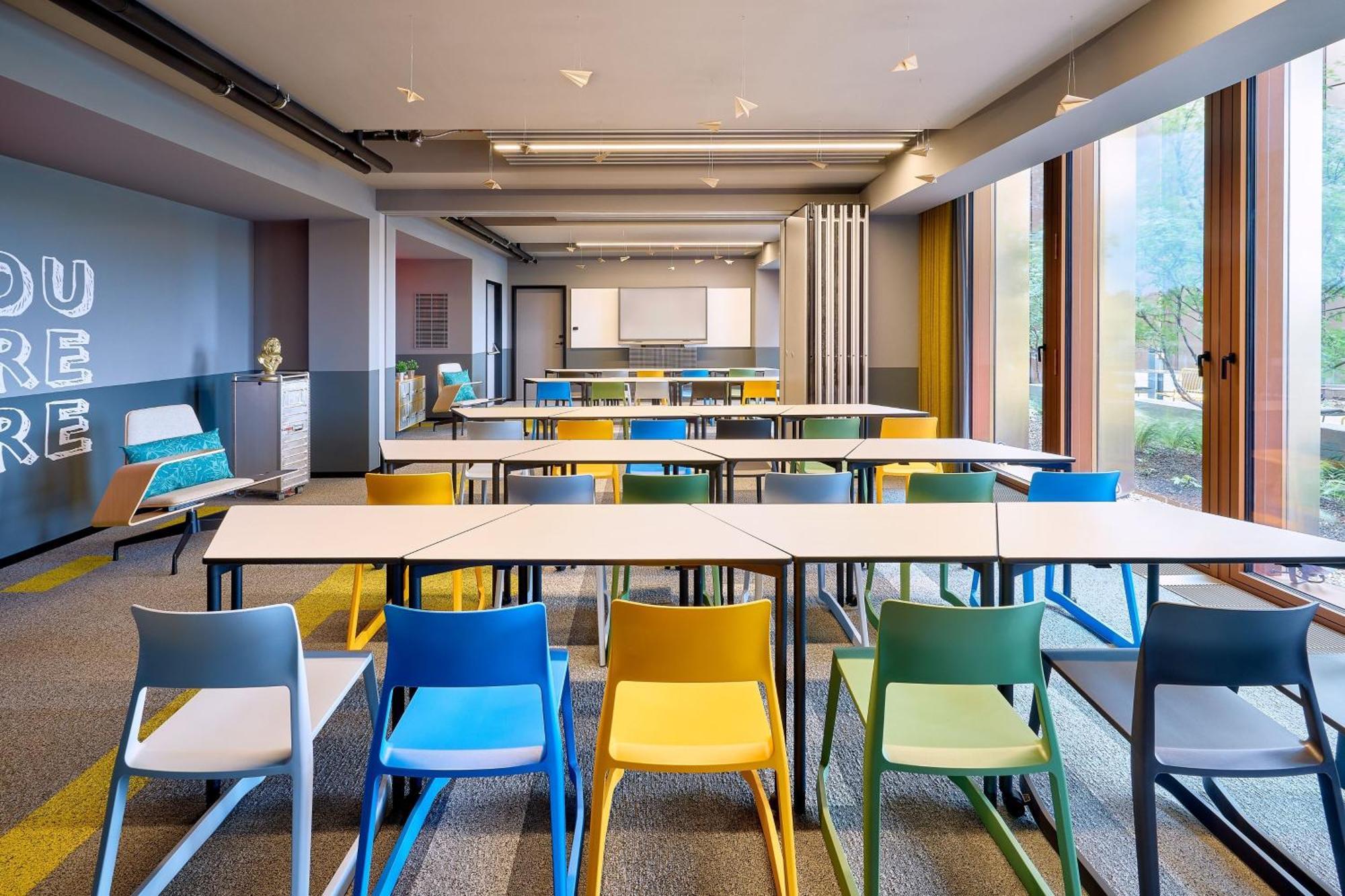 Hotel Moxy Luxembourg Airport à Niederanven Extérieur photo
