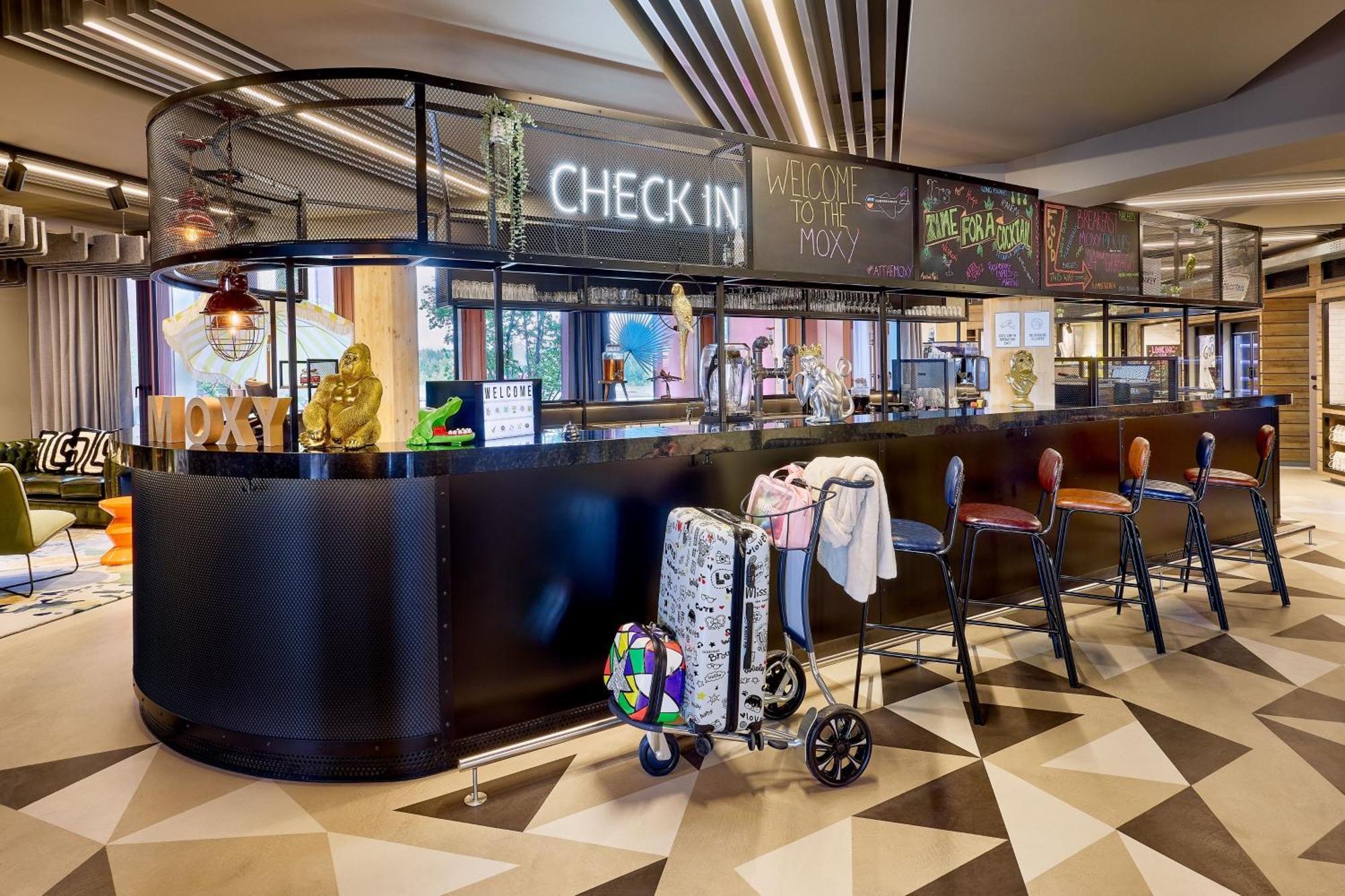 Hotel Moxy Luxembourg Airport à Niederanven Extérieur photo