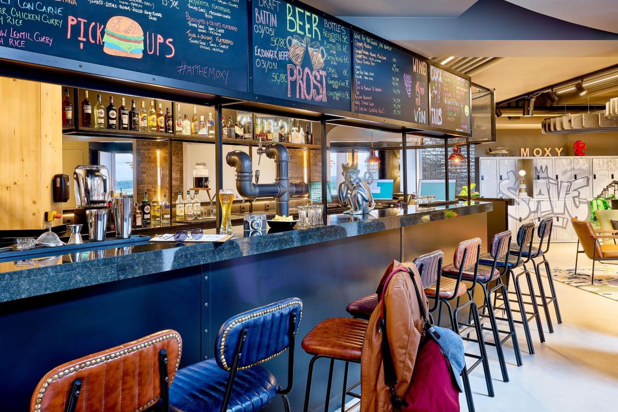 Hotel Moxy Luxembourg Airport à Niederanven Extérieur photo